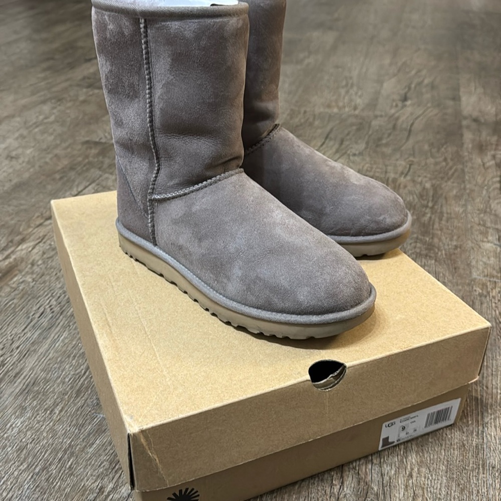 UGG Classic Short